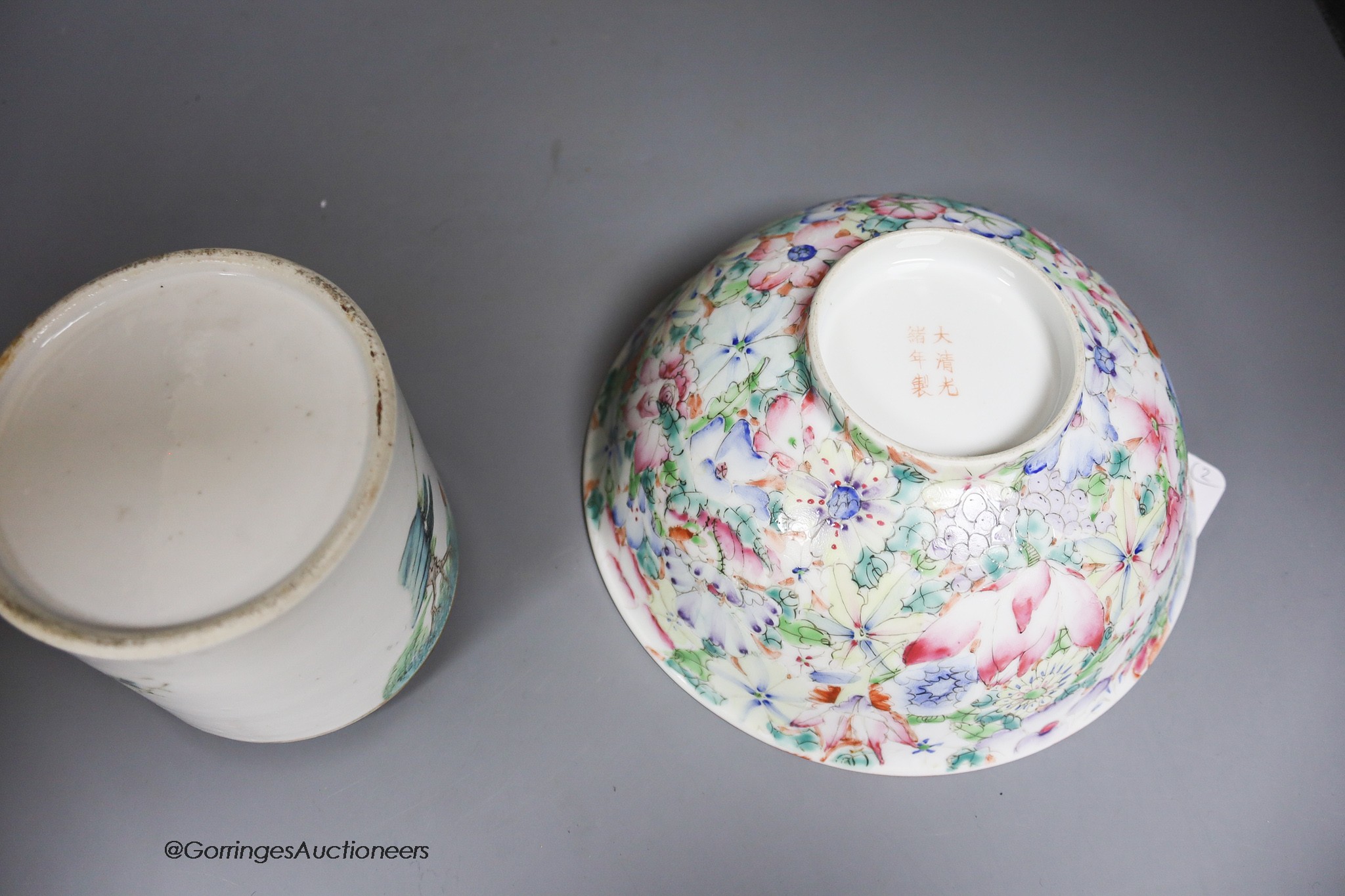 A Chinese famille rose millefleur bowl and a jar lacking cover, 19cm